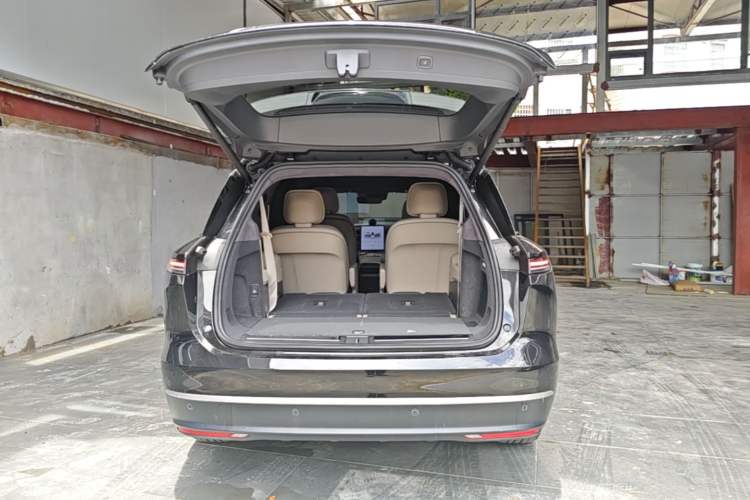 Used Nio ES8 2023 75 kWh Trunk
