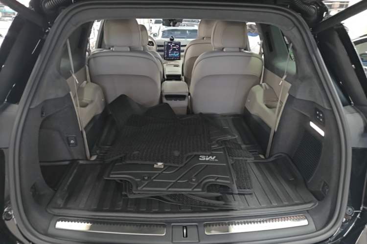 Used Nio ES8 2023 100kWh Signature Edition Trunk