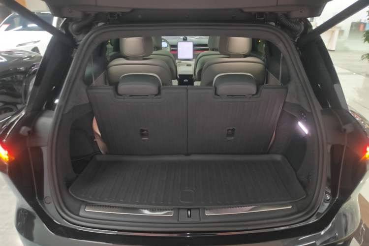 Used Nio ES8 2023 75 kWh Trunk