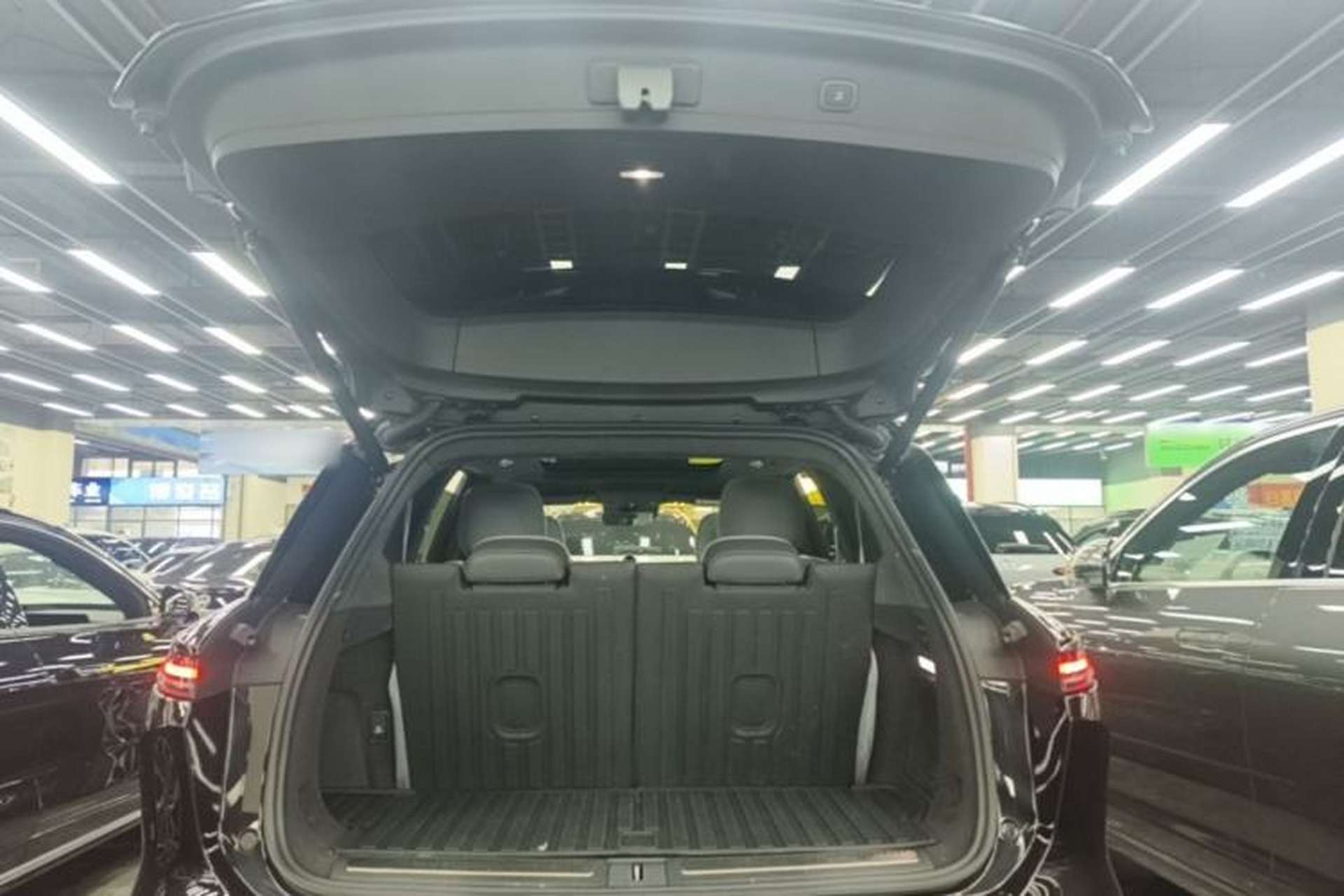 Used Nio ES8 2023 100kWh Signature Edition Trunk