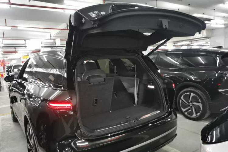 Used Nio ES8 2023 100kWh Signature Edition Trunk