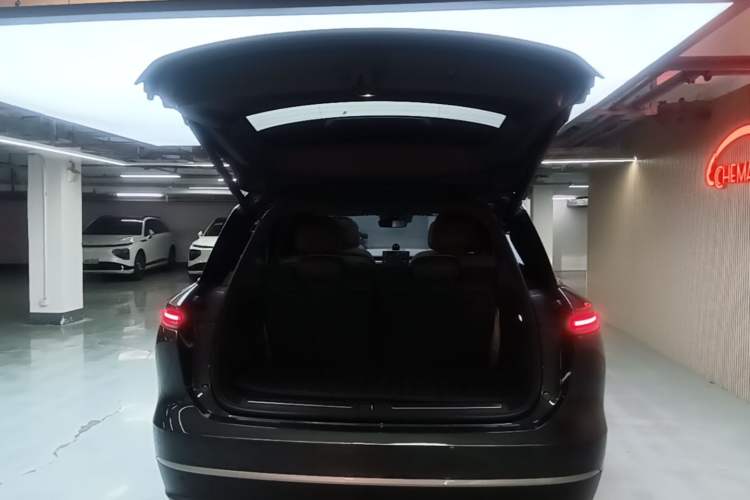 Used Nio ES8 2023 75 kWh Executive Edition Trunk