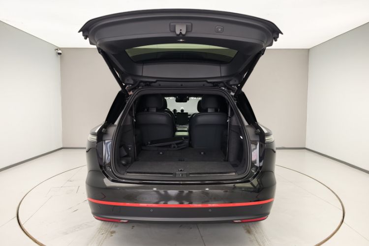 Used Nio ES8 2023 100kWh Signature Edition Trunk