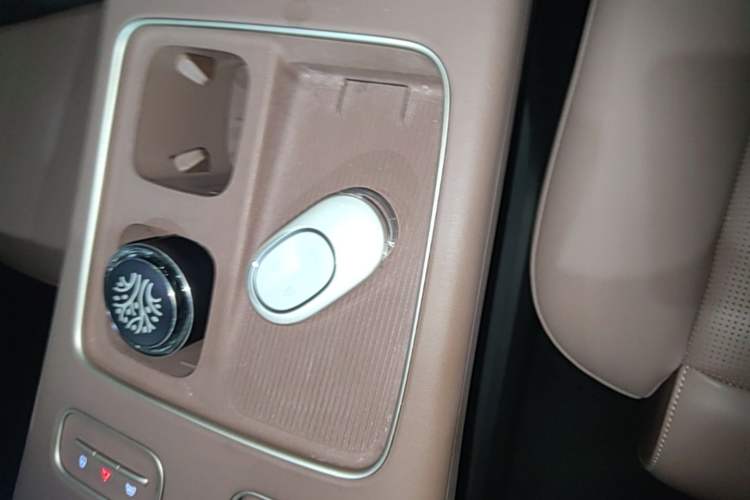 Used Nio ES8 2023 75 kWh Executive Edition Vehicle Key