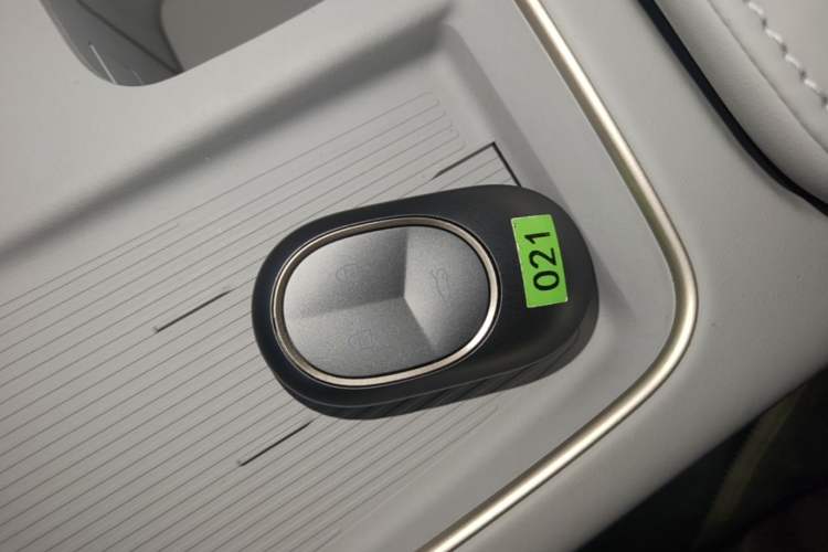 Used Nio ES8 2023 75 kWh Vehicle Key