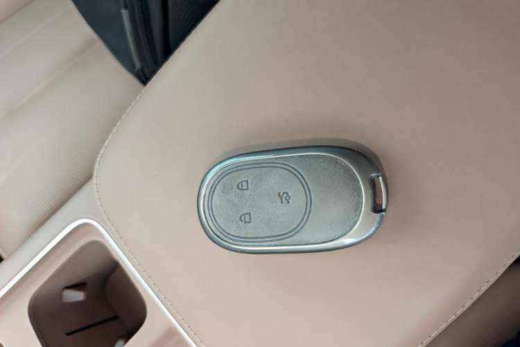 Used Nio ES8 2023 75 kWh Vehicle Key