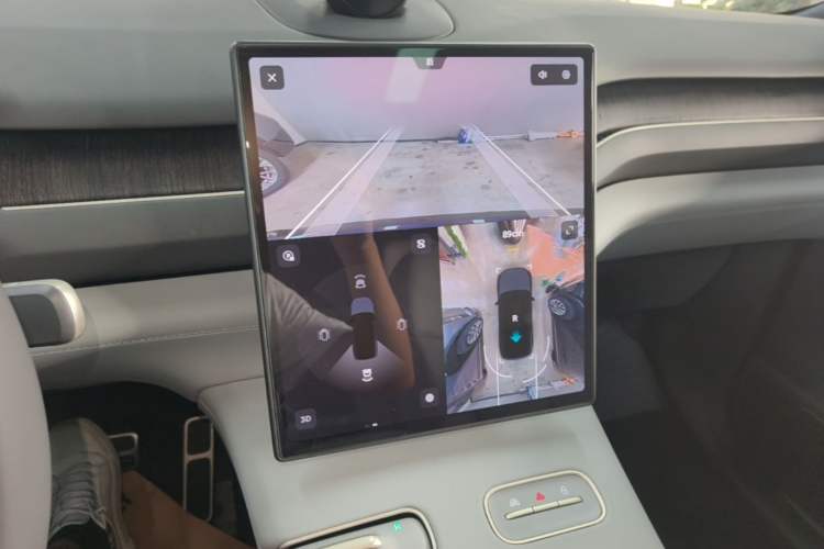 Used Nio ES8 2023 75 kWh Executive Edition Audio And AC Panel
