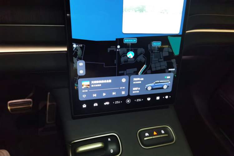 Used Nio ES8 2023 75 kWh Executive Edition Audio And AC Panel