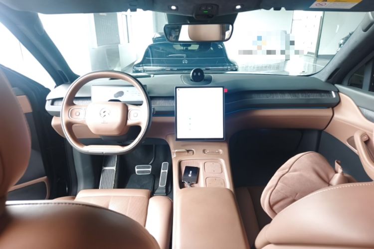 Used Nio ES8 2023 75 kWh Executive Edition Center Console