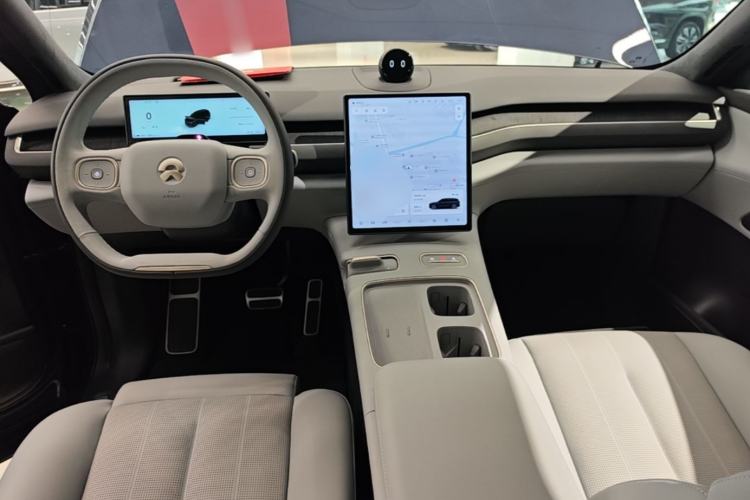 Used Nio ES8 2023 75 kWh Center Console