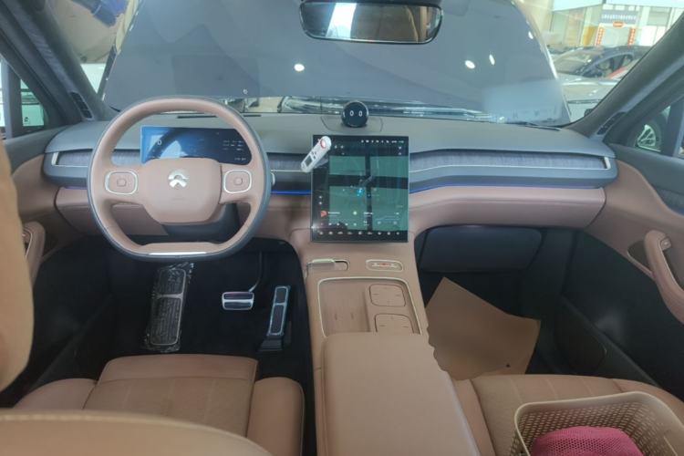 Used Nio ES8 2023 75 kWh Center Console
