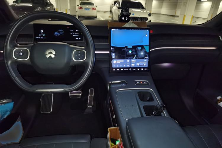 Used Nio ES8 2023 75 kWh Executive Edition Center Console