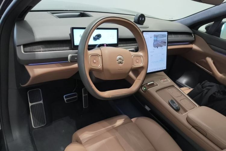 Used Nio ES8 2023 75 kWh Executive Edition Center Console