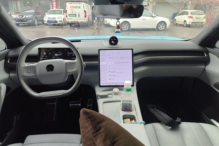Used Nio ES8 2023 75 kWh Center Console