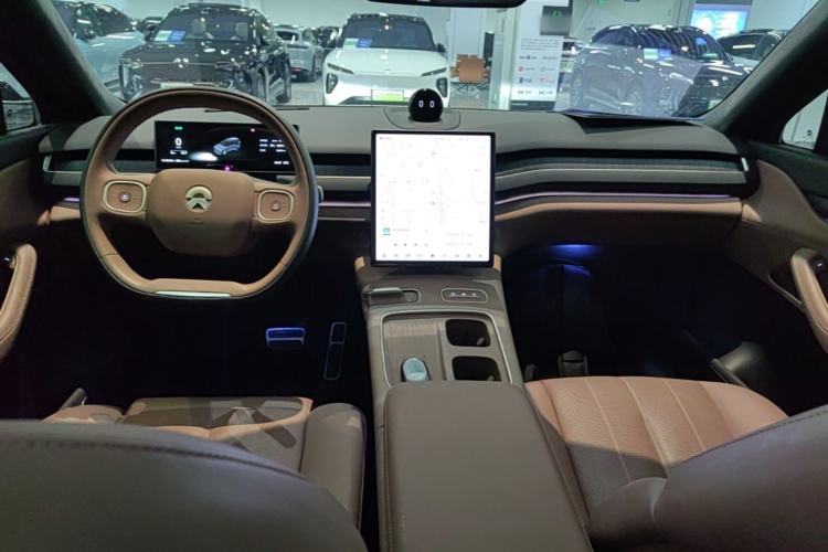 Used Nio ES8 2023 75 kWh Executive Edition Center Console