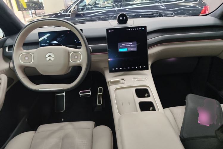 Used Nio ES8 2023 75 kWh Center Console
