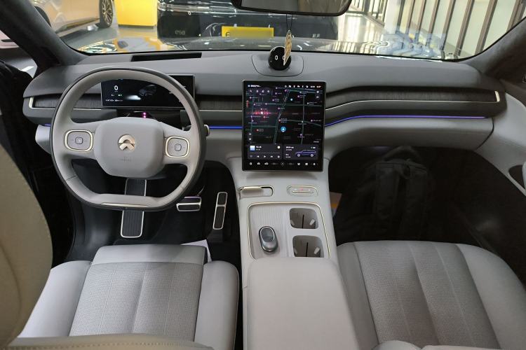Used Nio ES8 2023 75 kWh Center Console