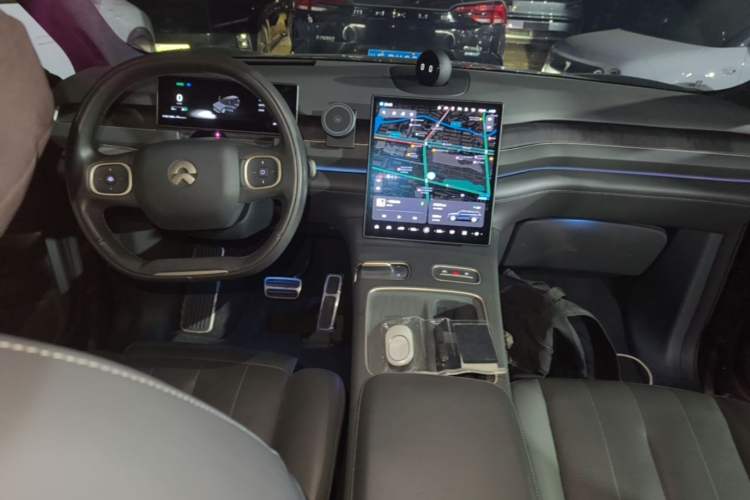 Used Nio ES8 2023 100kWh Signature Edition Center Console