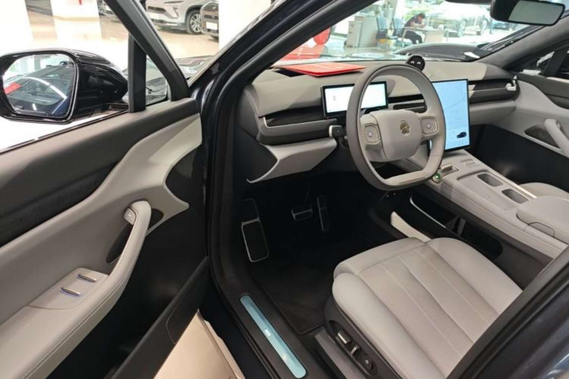 Used Nio ES8 2023 75 kWh Driver Seat