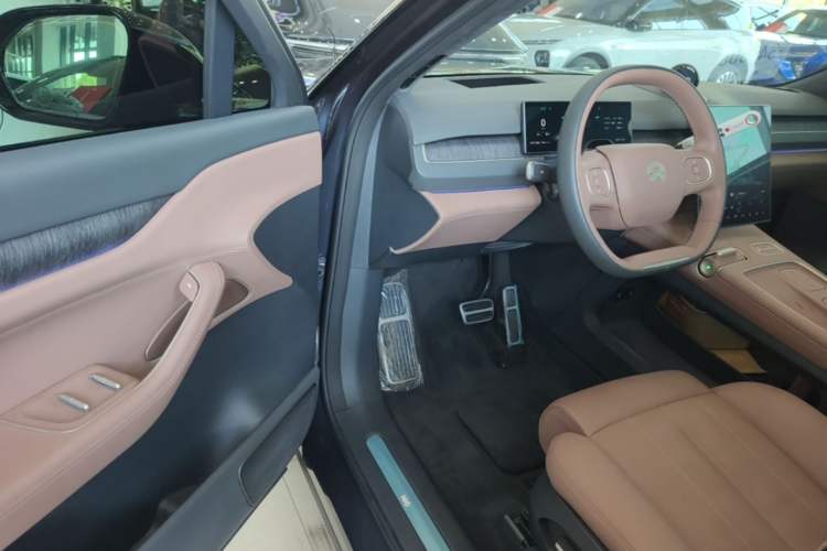 Used Nio ES8 2023 75 kWh Driver Seat