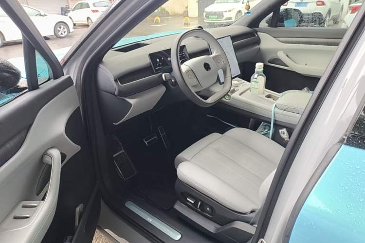 Used Nio ES8 2023 75 kWh Driver Seat