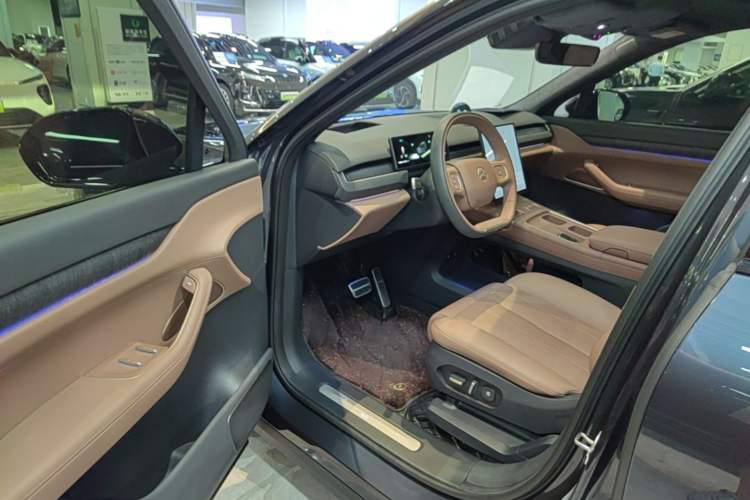 Used Nio ES8 2023 75 kWh Executive Edition Driver Seat