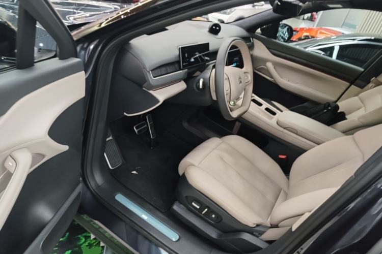 Used Nio ES8 2023 75 kWh Driver Seat