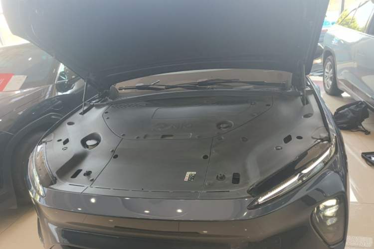 Used Nio ES8 2023 75 kWh Engine Bay