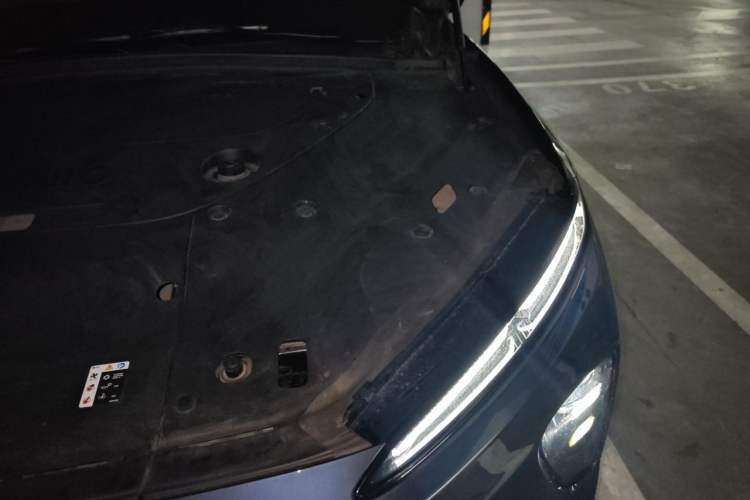 Used Nio ES8 2023 75 kWh Executive Edition Engine Bay Left