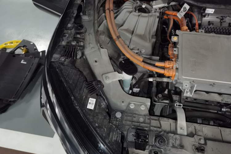 Used Nio ES8 2023 75 kWh Executive Edition Engine Bay Right