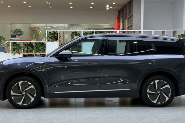 Used Nio ES8 2023 75 kWh Executive Edition Exterior 4