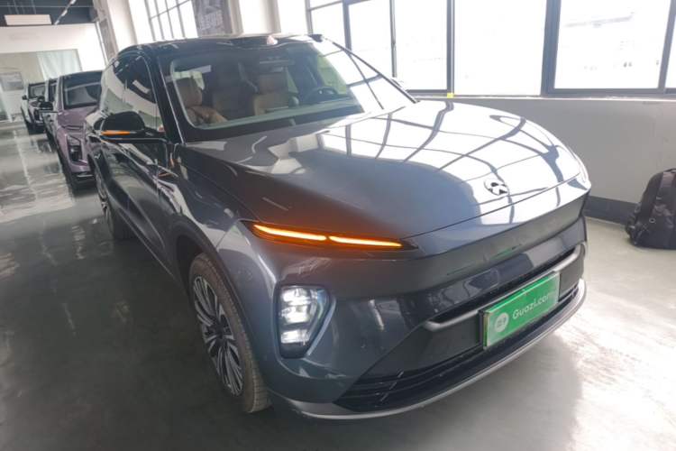 Used Nio ES8 2023 75 kWh Executive Edition Front Right 45 Deg