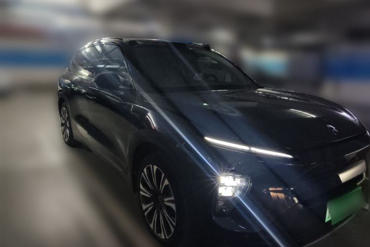 Used Nio ES8 2023 75 kWh Executive Edition Front Right 45 Deg
