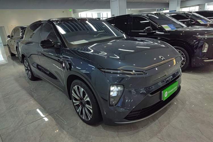 Used Nio ES8 2023 75 kWh Executive Edition Front Right 45 Deg