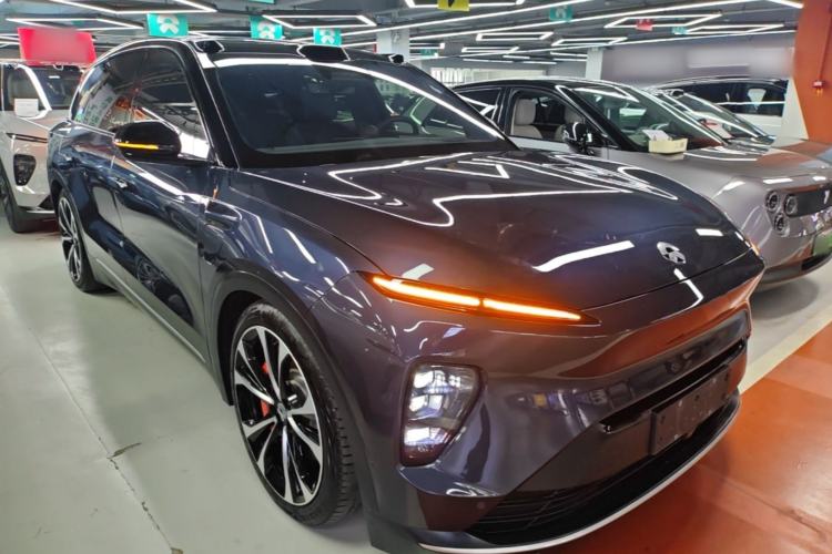Used Nio ES8 2023 100kWh Signature Edition Front Right 45 Deg