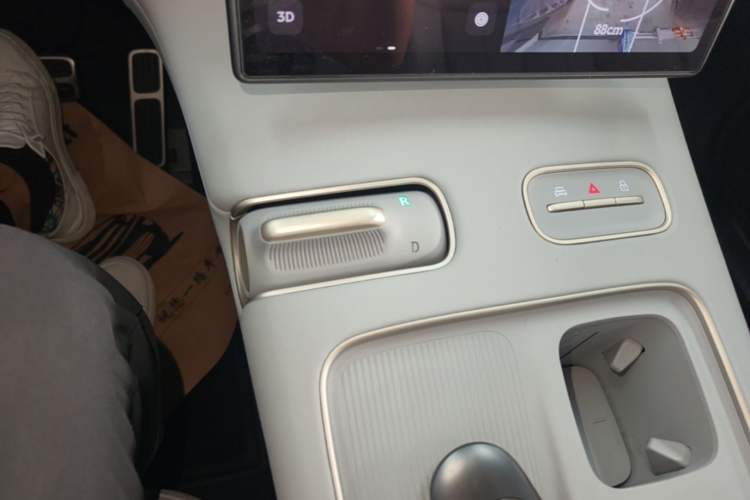 Used Nio ES8 2023 75 kWh Executive Edition Gear Lever