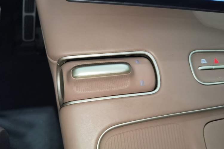 Used Nio ES8 2023 75 kWh Executive Edition Gear Lever