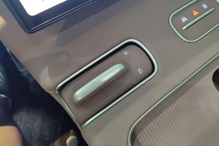 Used Nio ES8 2023 75 kWh Executive Edition Gear Lever