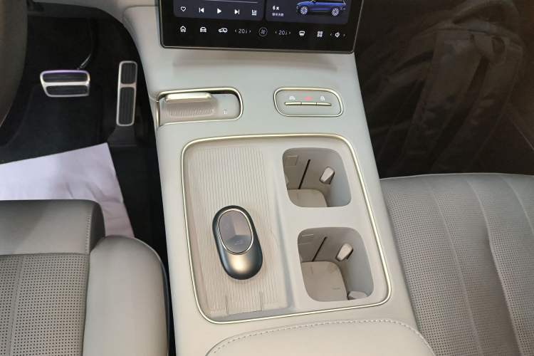 Used Nio ES8 2023 75 kWh Gear Lever