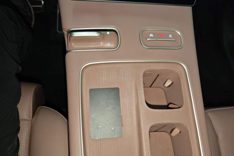 Used Nio ES8 2023 75 kWh Executive Edition Gear Lever