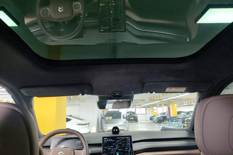 Used Nio ES8 2023 75 kWh Headliner