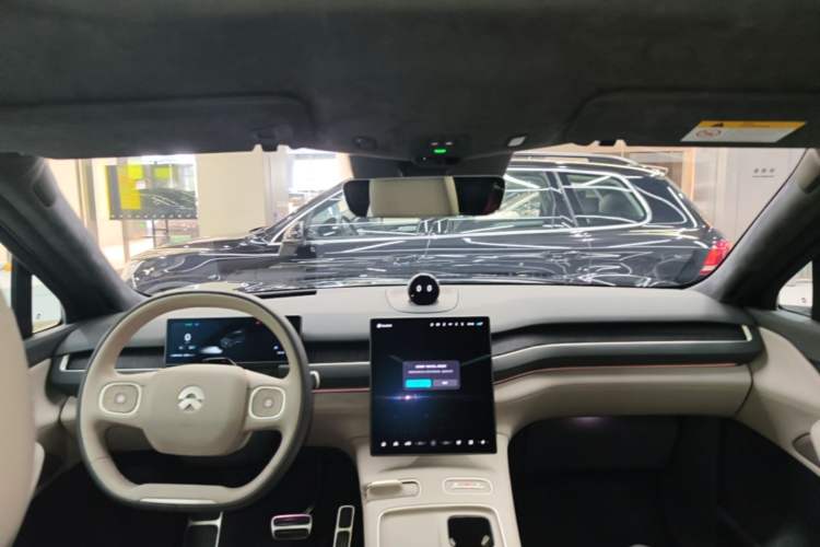 Used Nio ES8 2023 75 kWh Headliner