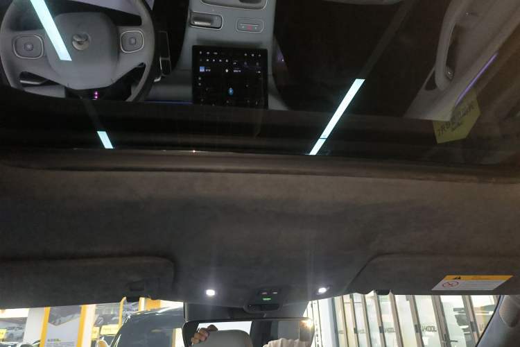 Used Nio ES8 2023 75 kWh Headliner