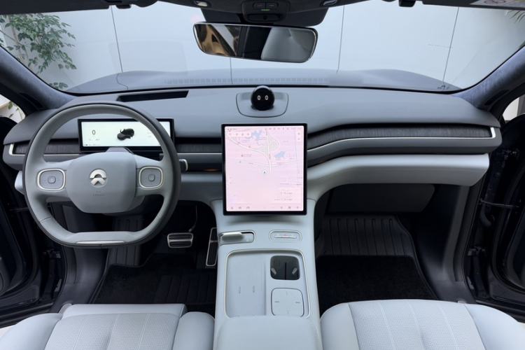 Used Nio ES8 2023 75 kWh Executive Edition Interior 1