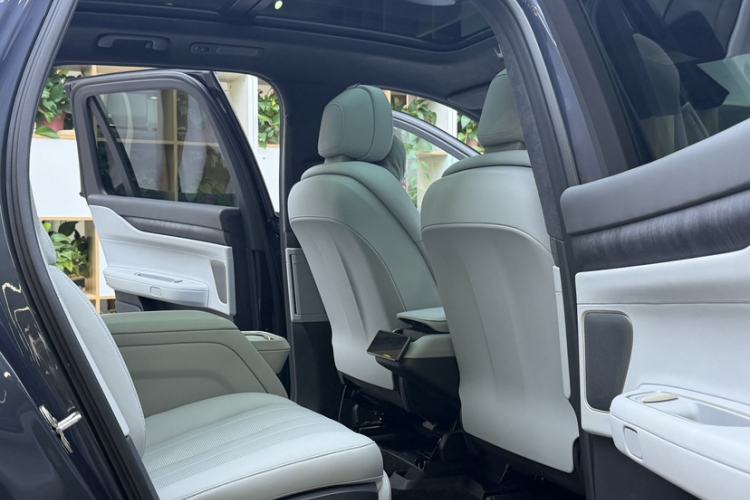 Used Nio ES8 2023 75 kWh Executive Edition Interior 2