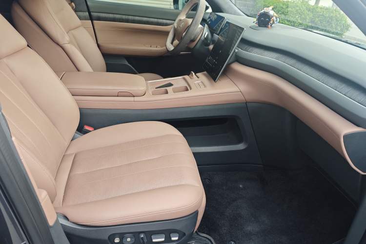 Used Nio ES8 2023 75 kWh Executive Edition Interior 3