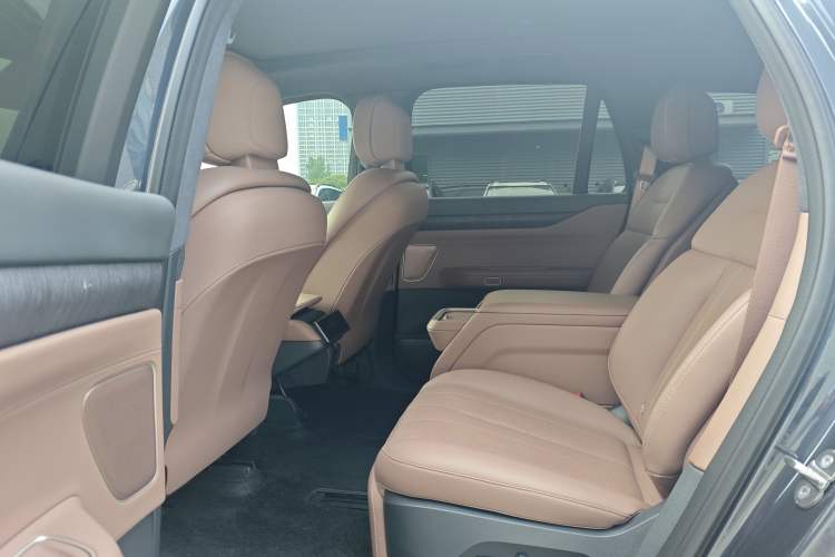 Used Nio ES8 2023 75 kWh Executive Edition Interior 4