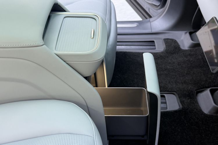 Used Nio ES8 2023 75 kWh Executive Edition Interior 4