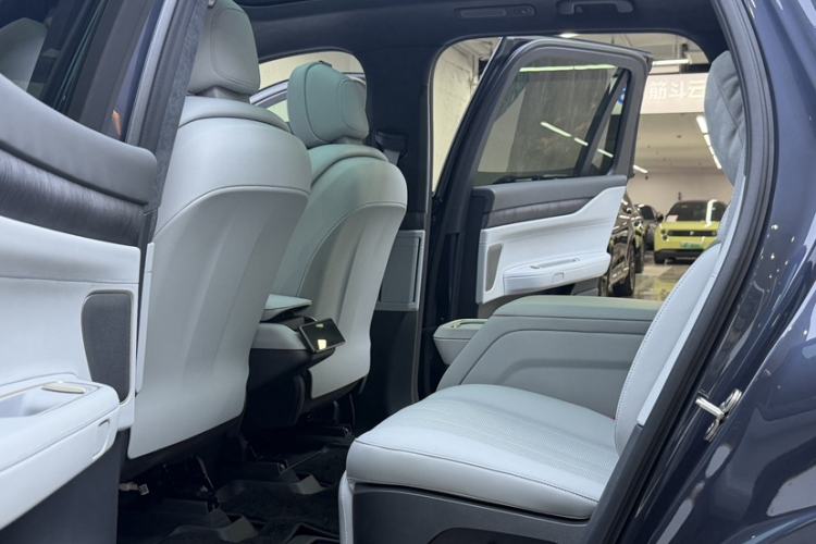 Used Nio ES8 2023 75 kWh Executive Edition Interior 7
