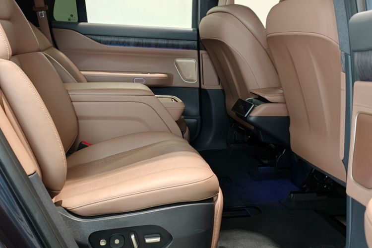 Used Nio ES8 2023 75 kWh Executive Edition Interior 8